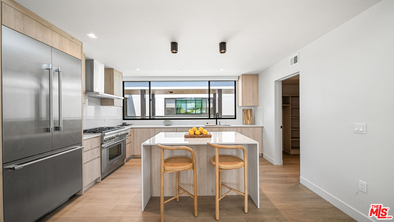 153 San Vicente Blvd Unit: PH 4H