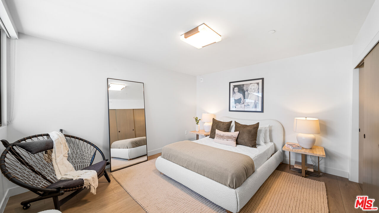 153 San Vicente Blvd Unit: 2J