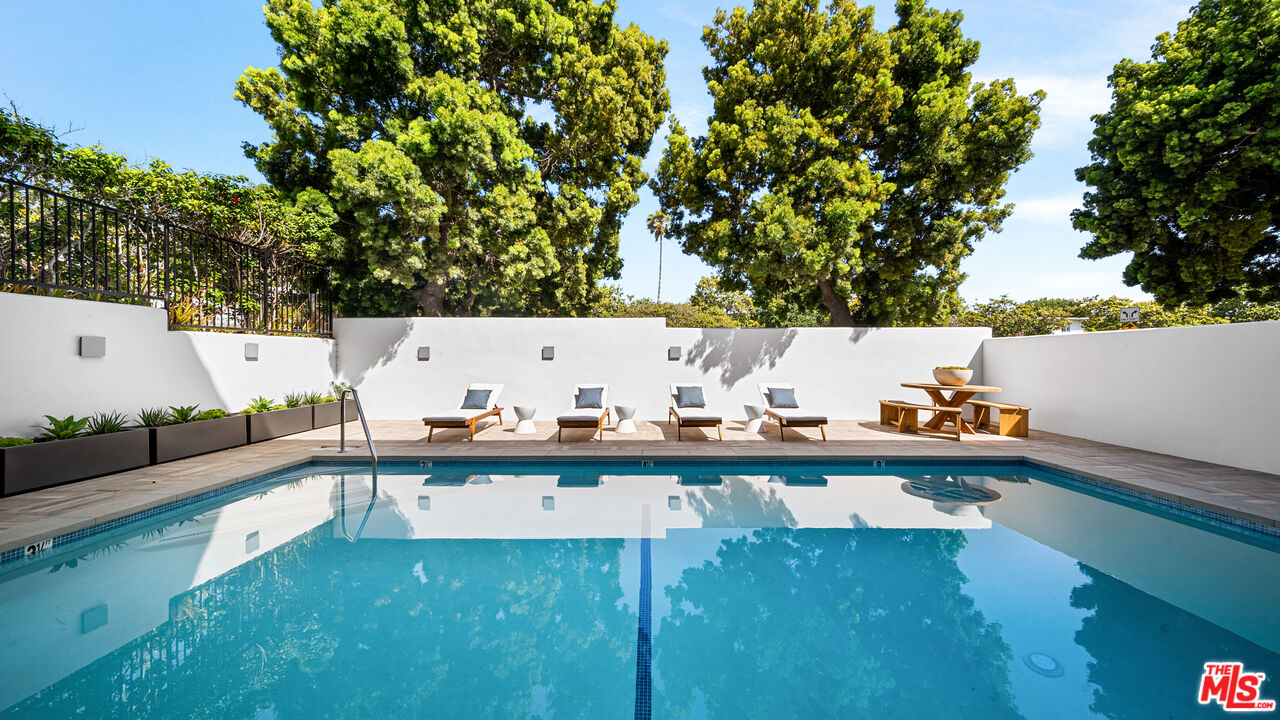 153 San Vicente Blvd Unit: 2J