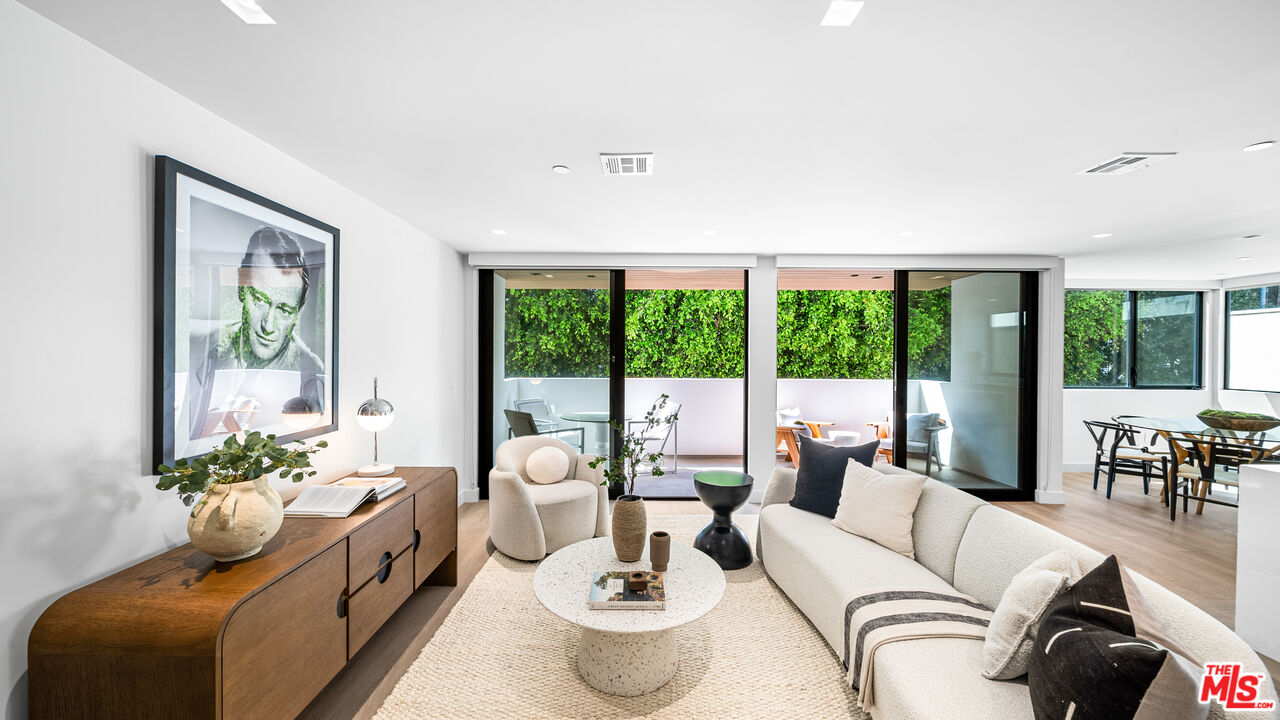 153 San Vicente Blvd Unit: 2E