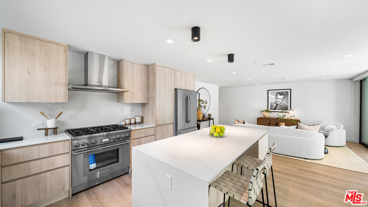 153 San Vicente Blvd Unit: 2E