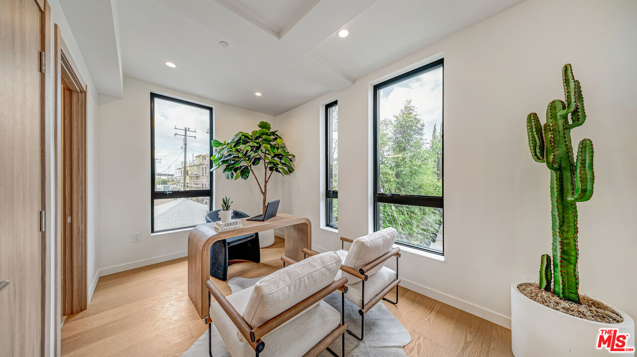 1257 N Detroit St Unit: 302