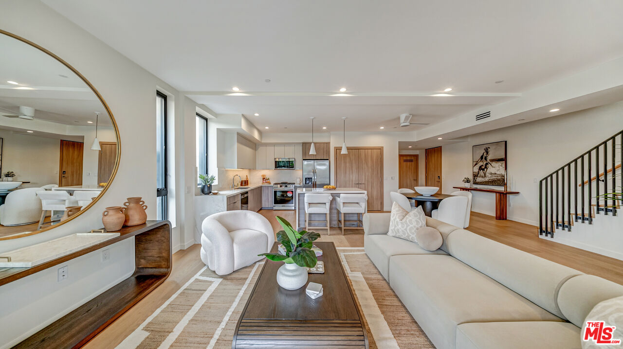 1257 N Detroit St Unit: 302