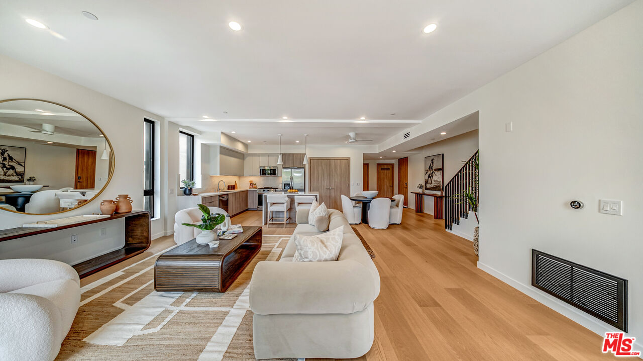 1257 N Detroit St Unit: 302