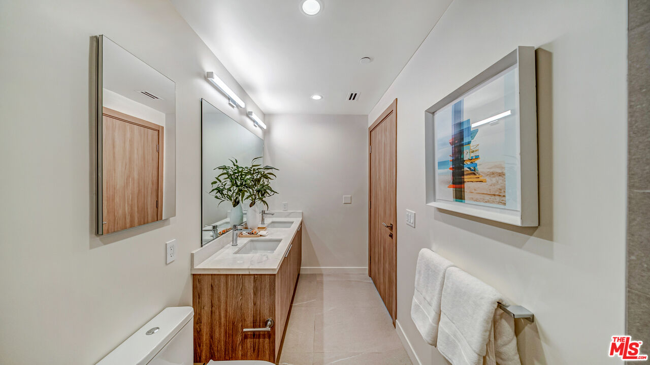 1257 N Detroit St Unit: 302