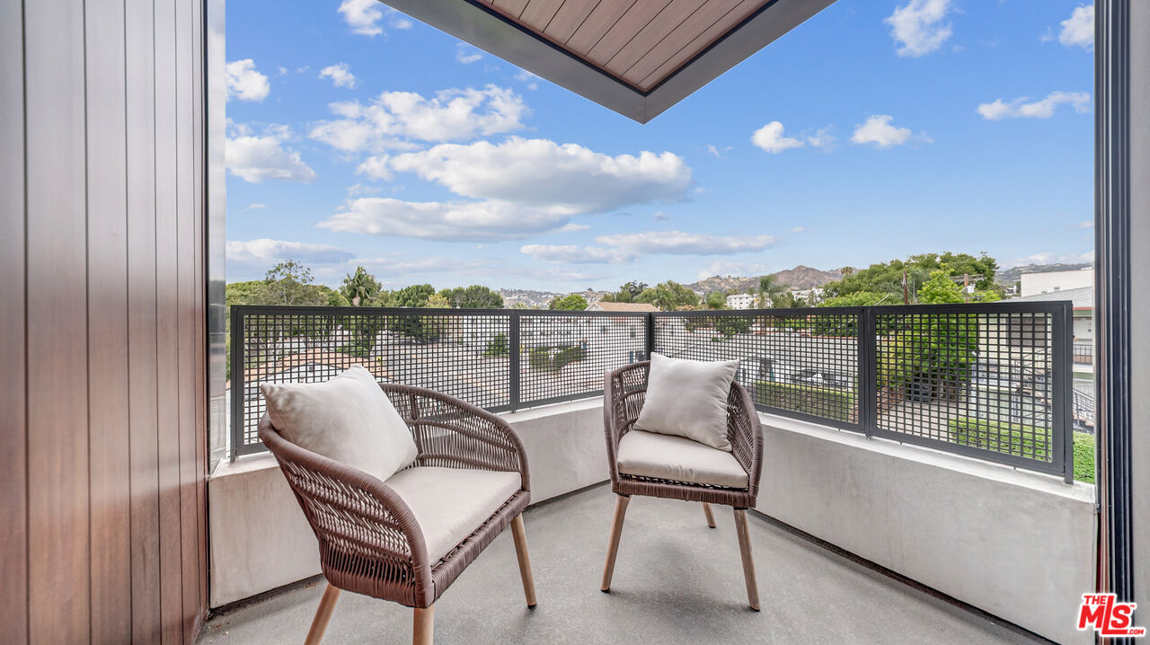 1257 N Detroit St Unit: 302