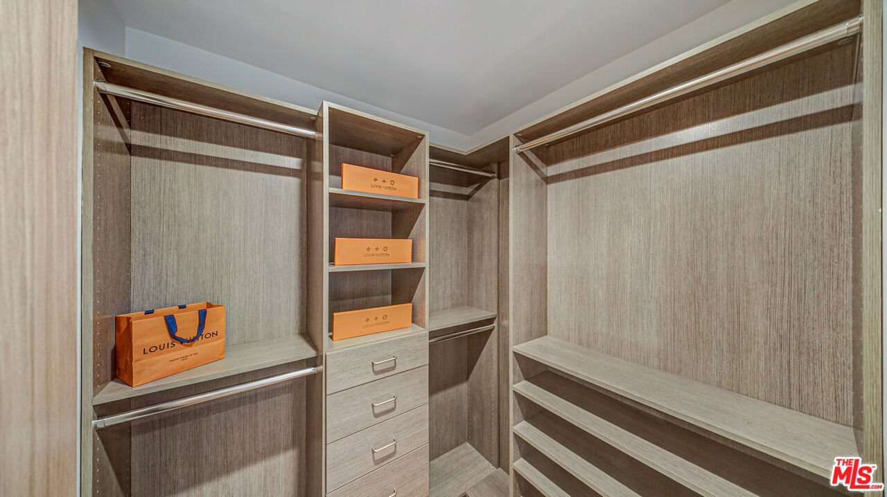 1257 N Detroit St Unit: 302