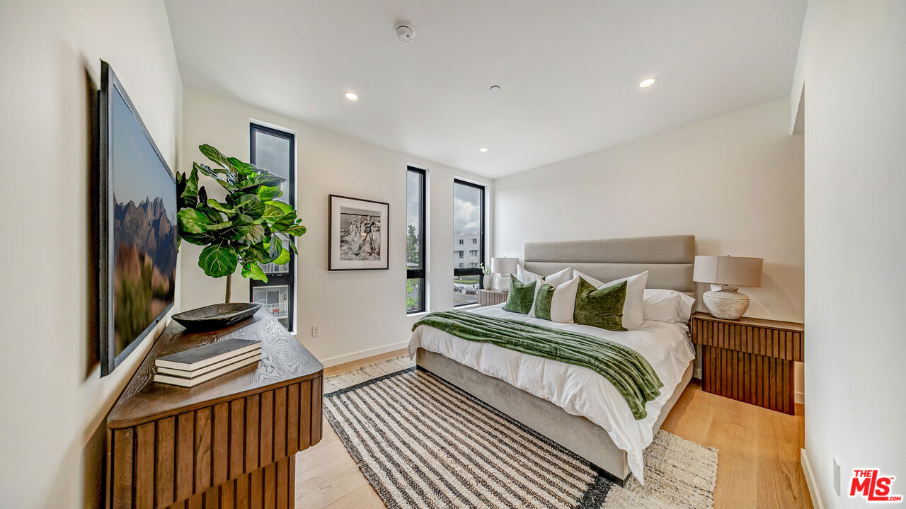 1257 N Detroit St Unit: 302