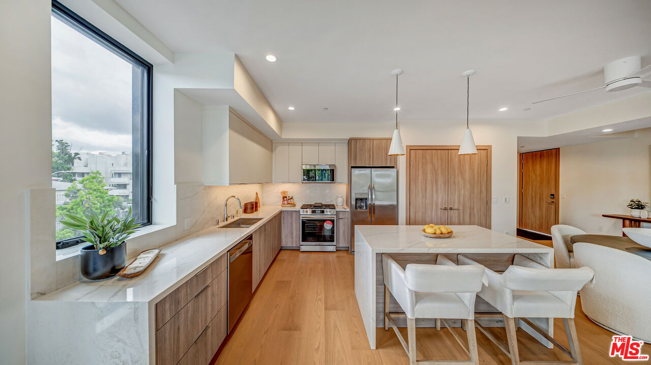 1257 N Detroit St Unit: 302