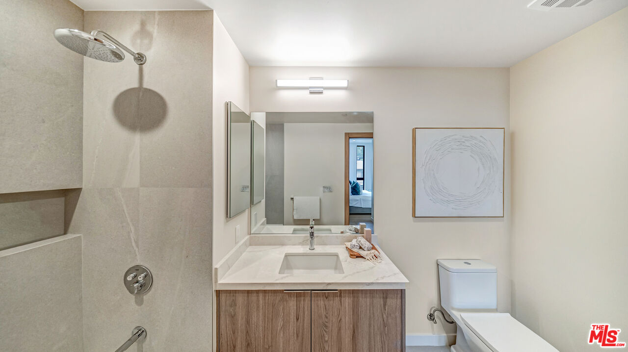 1257 N Detroit St Unit: 302