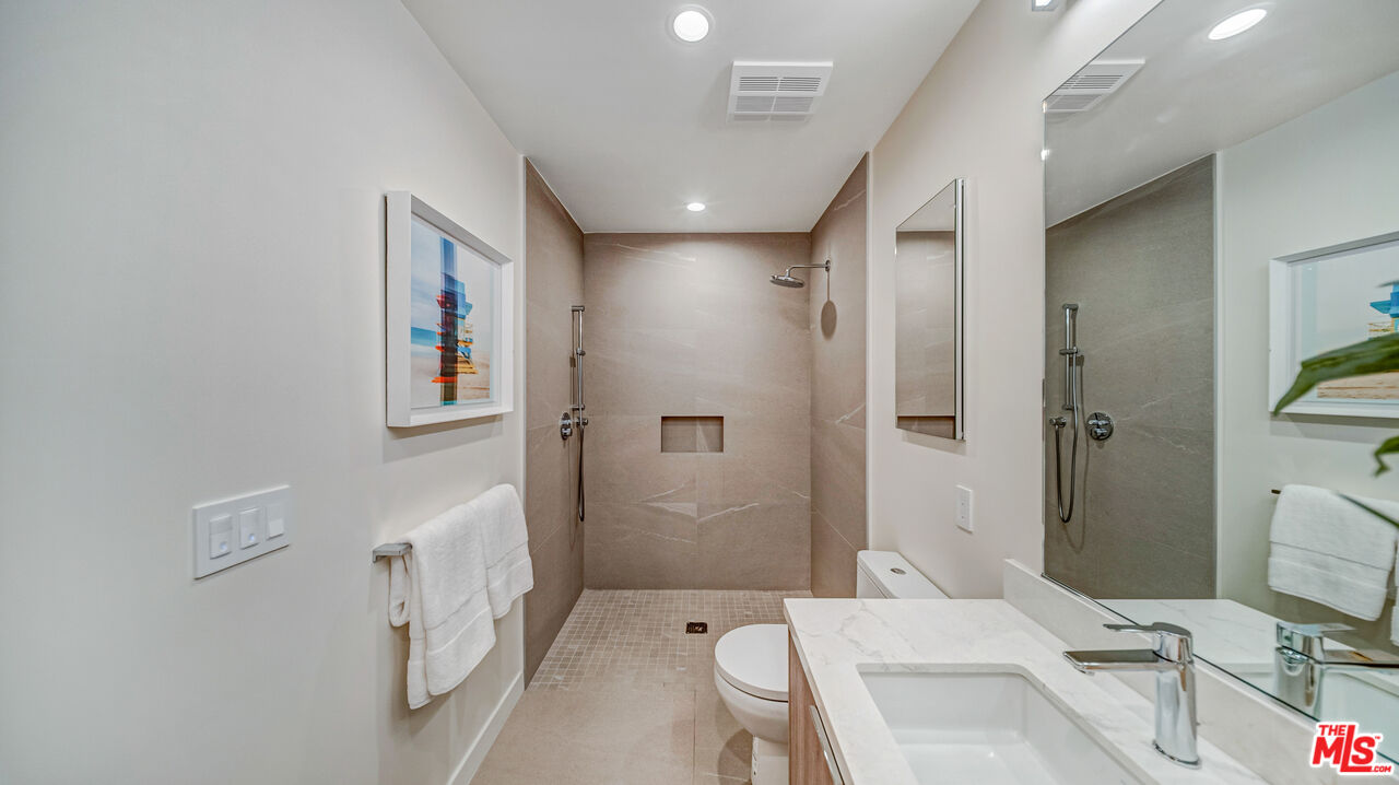 1257 N Detroit St Unit: 302