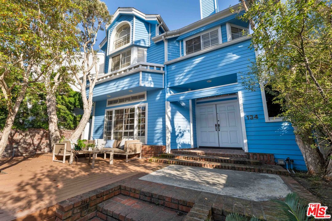 134 Roma Ct