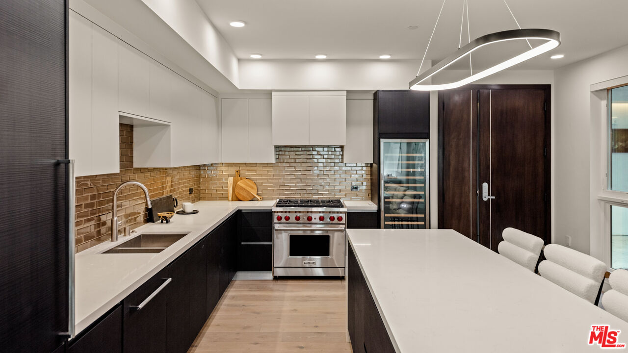 505 S Barrington Ave Unit: 308