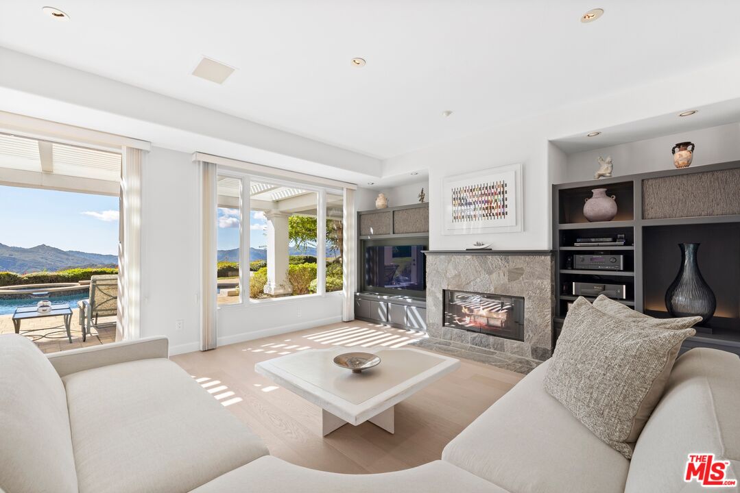 3011 Mountain Park Dr