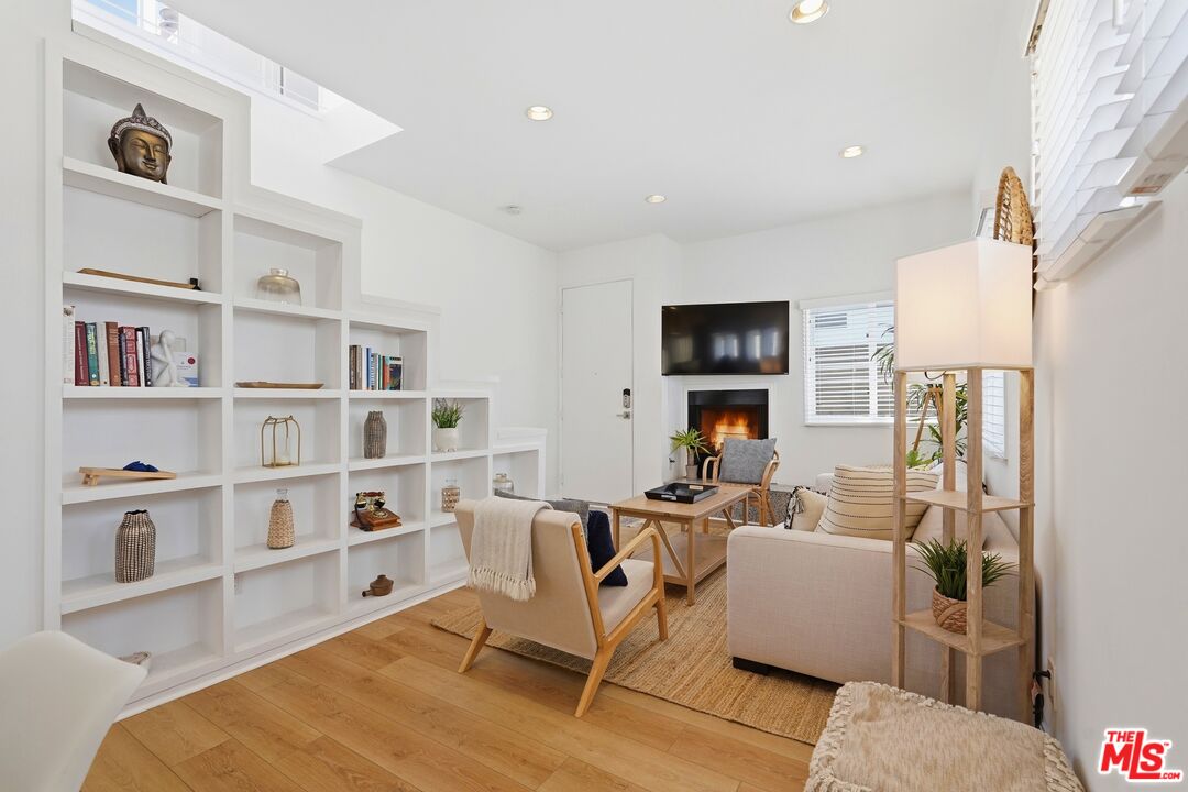 521 Venice Way