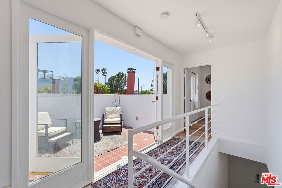 521 Venice Way