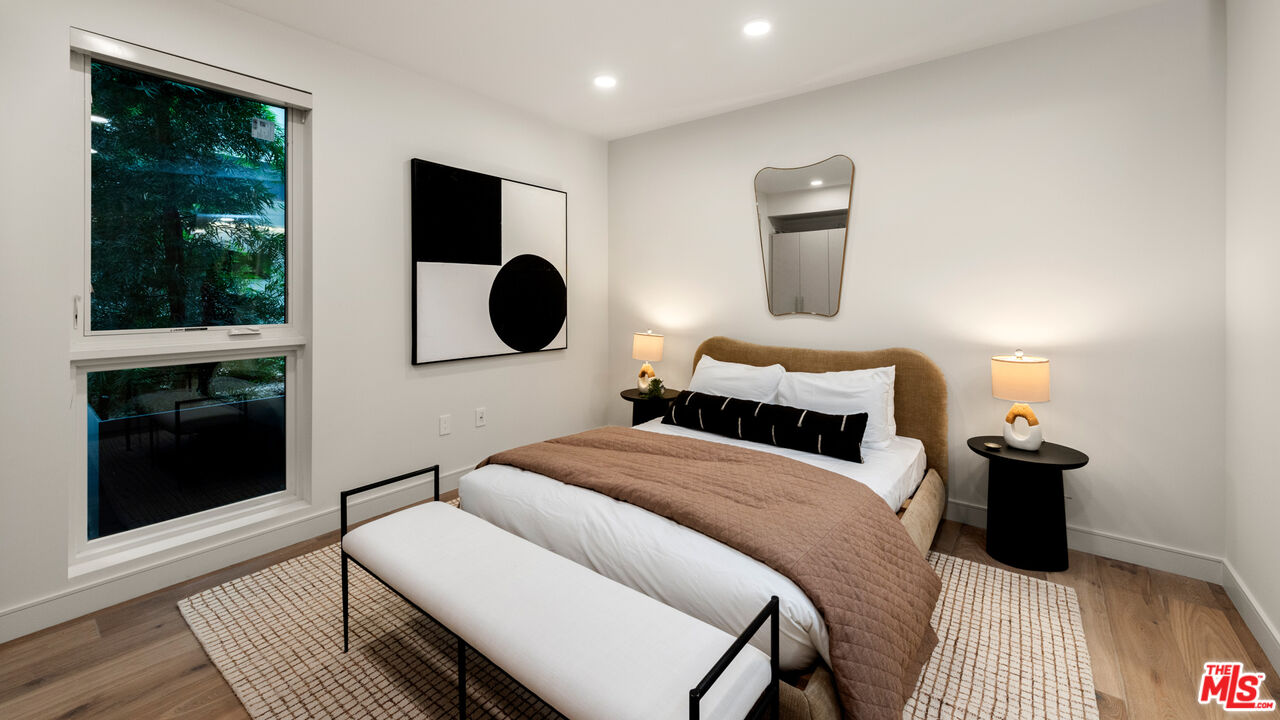 505 S Barrington Ave Unit: 208