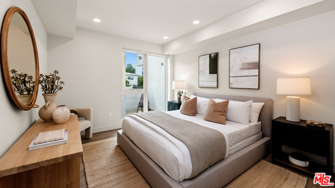 505 S Barrington Ave Unit: 208