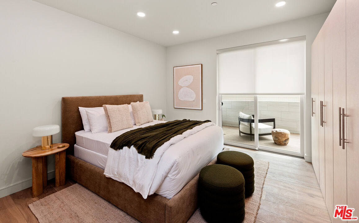 505 S Barrington Ave Unit: 208