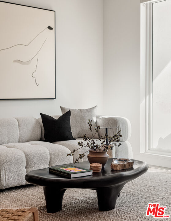 505 S Barrington Ave Unit: 202