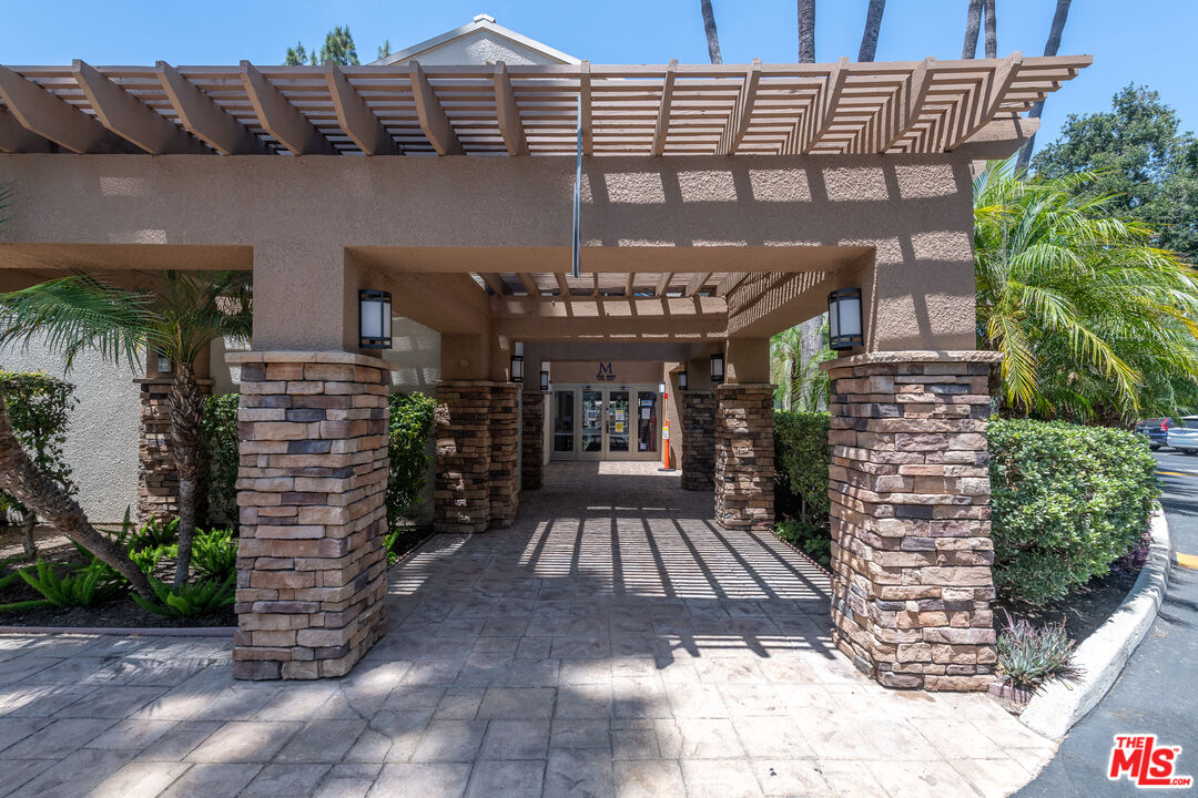 5500 Owensmouth Ave Unit: 328