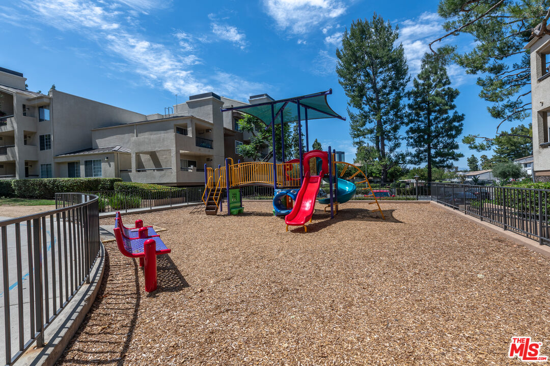5500 Owensmouth Ave Unit: 328