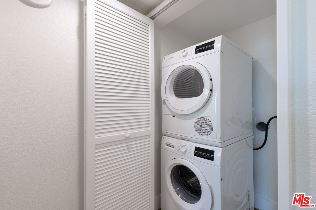 5500 Owensmouth Ave Unit: 328