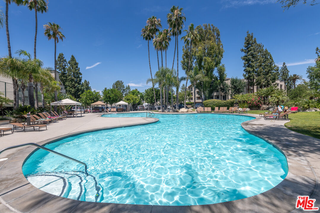 5500 Owensmouth Ave Unit: 328