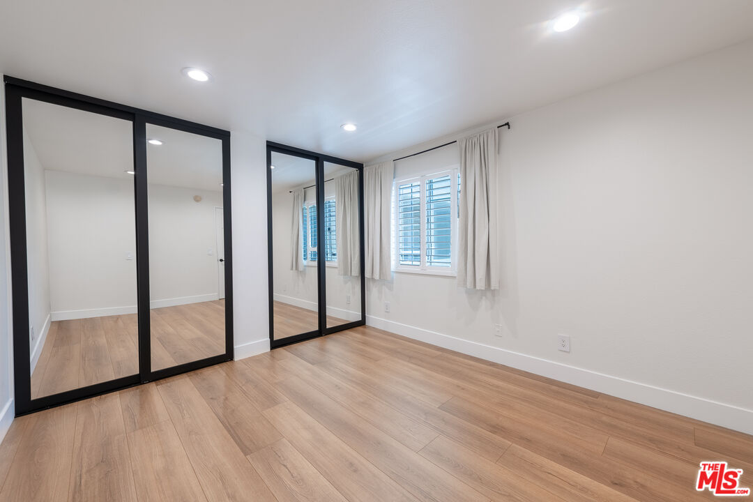 5500 Owensmouth Ave Unit: 328