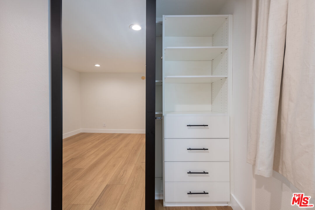5500 Owensmouth Ave Unit: 328