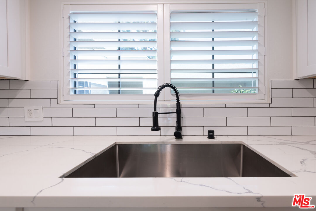 5500 Owensmouth Ave Unit: 328