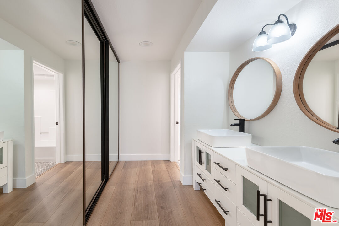 5500 Owensmouth Ave Unit: 328