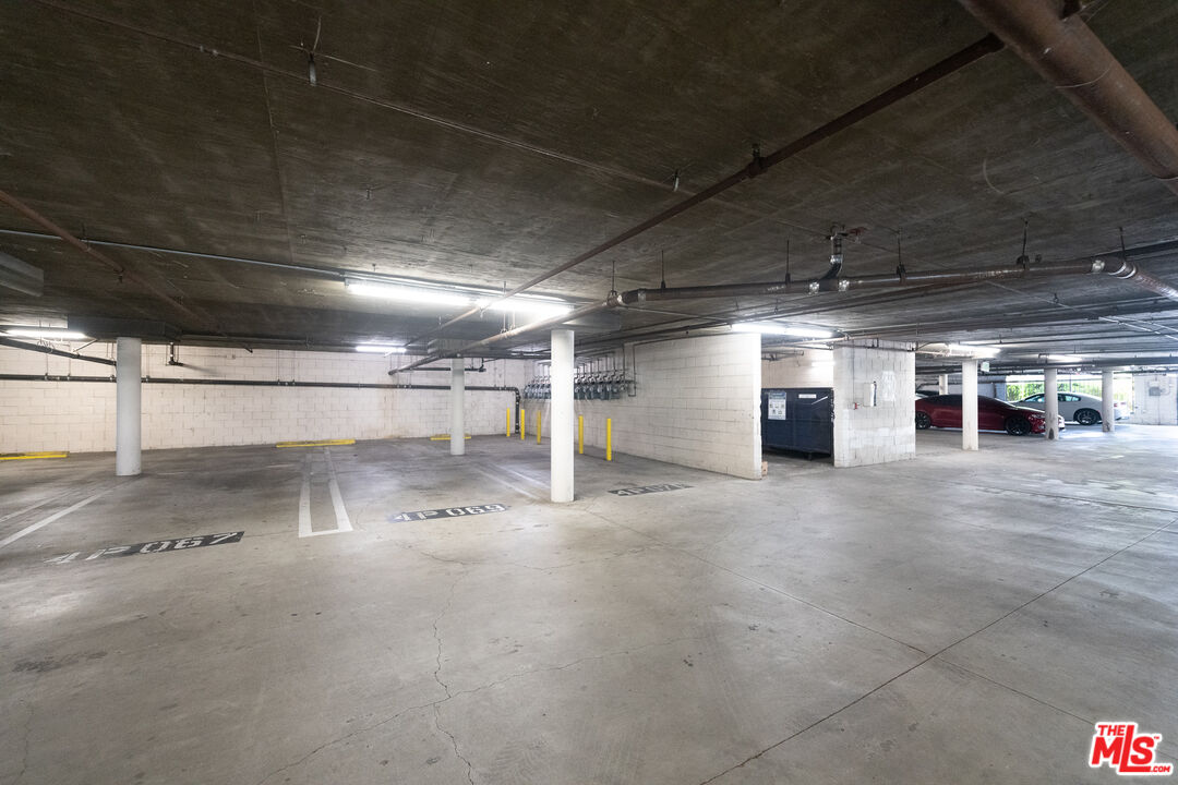 5500 Owensmouth Ave Unit: 328