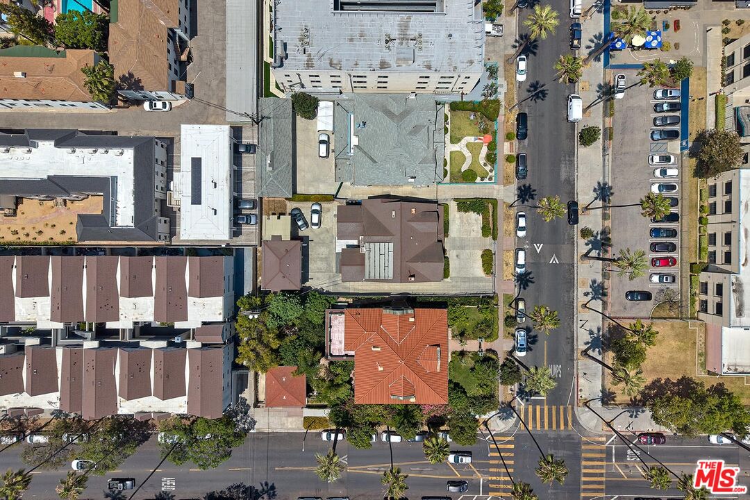 1041 Elden Ave