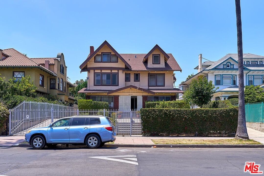 1041 Elden Ave