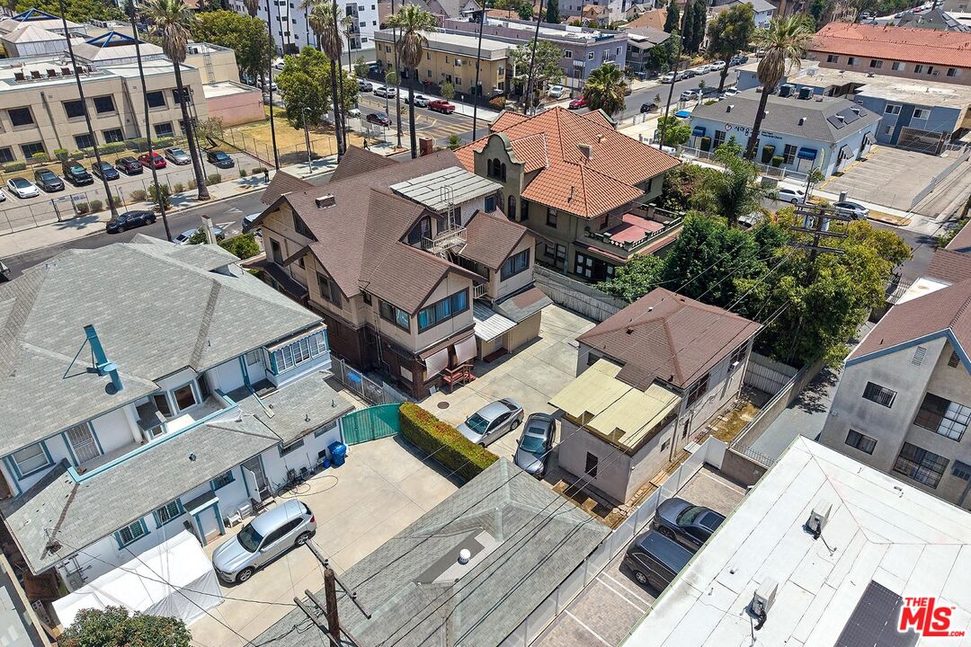 1041 Elden Ave