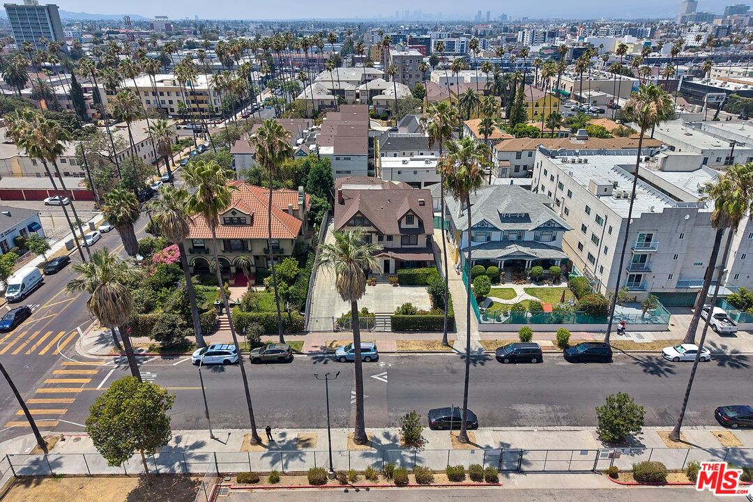 1041 Elden Ave