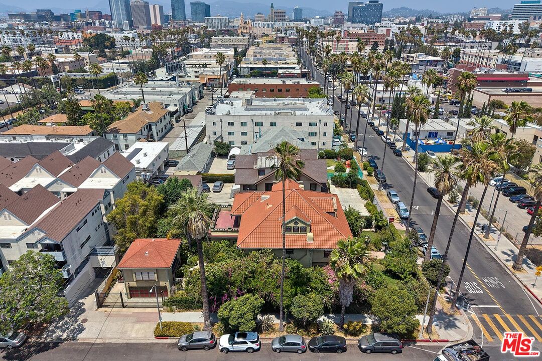 1041 Elden Ave