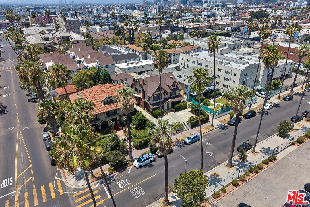 1041 Elden Ave