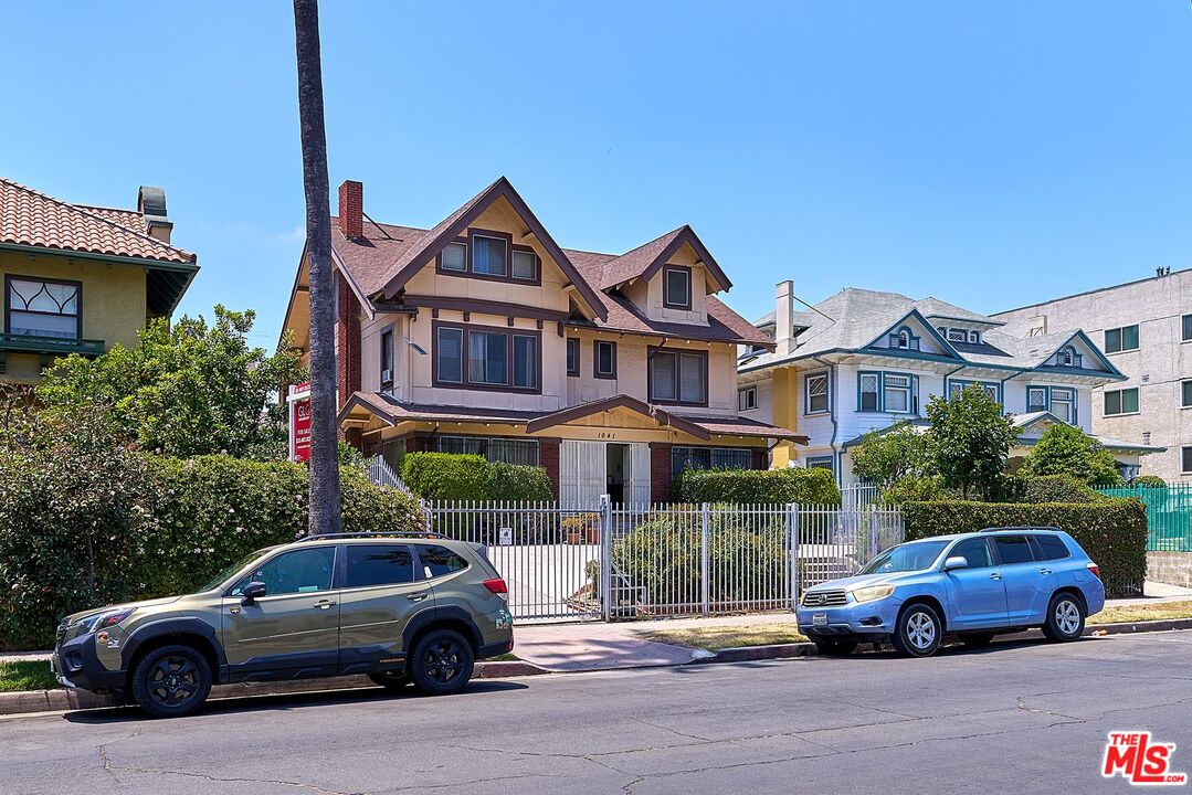 1041 Elden Ave