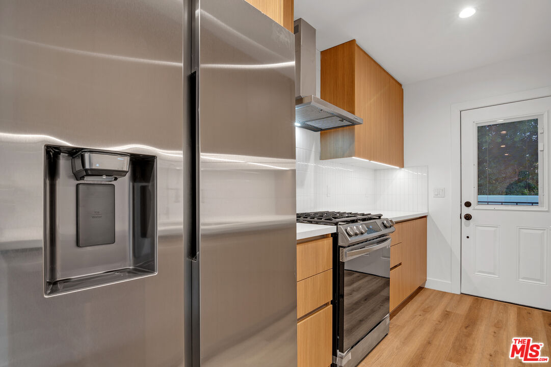 950 Havenhurst Dr Unit: 3