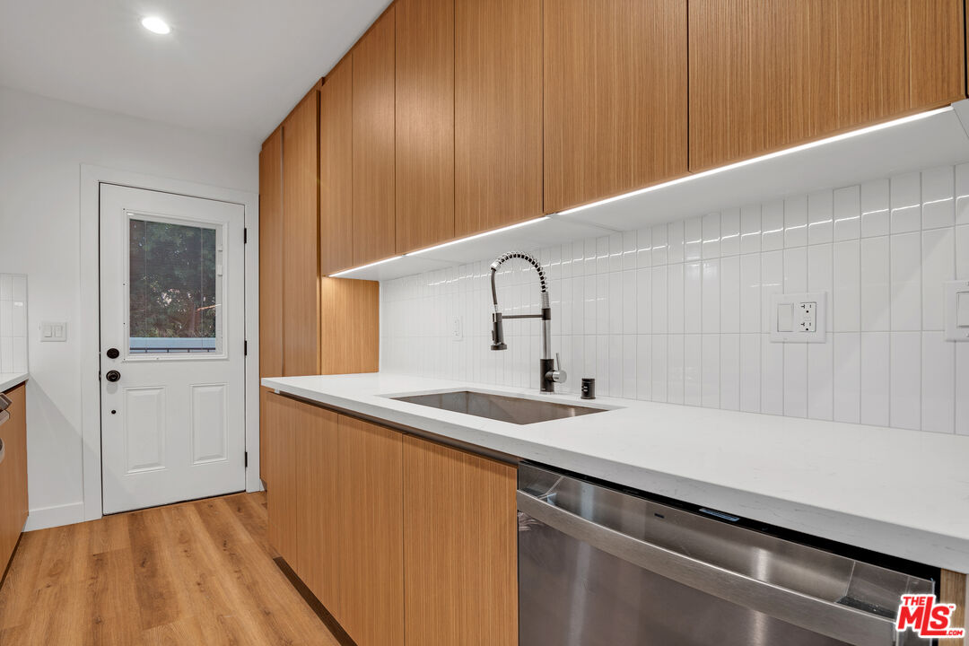 950 Havenhurst Dr Unit: 3