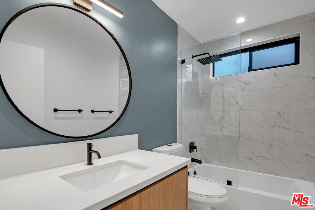 950 Havenhurst Dr Unit: 3