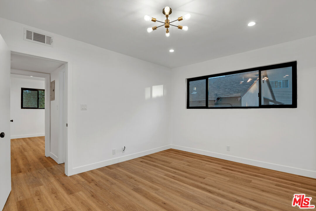 950 Havenhurst Dr Unit: 3