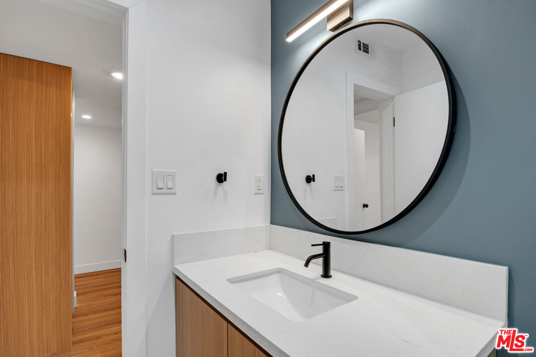 950 Havenhurst Dr Unit: 3