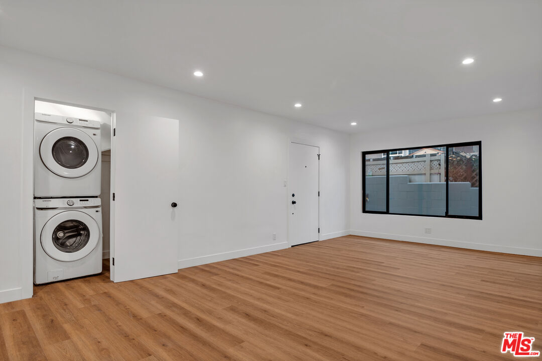 950 Havenhurst Dr Unit: 3