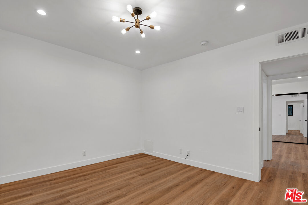 950 Havenhurst Dr Unit: 3