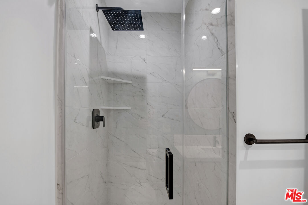 950 Havenhurst Dr Unit: 3