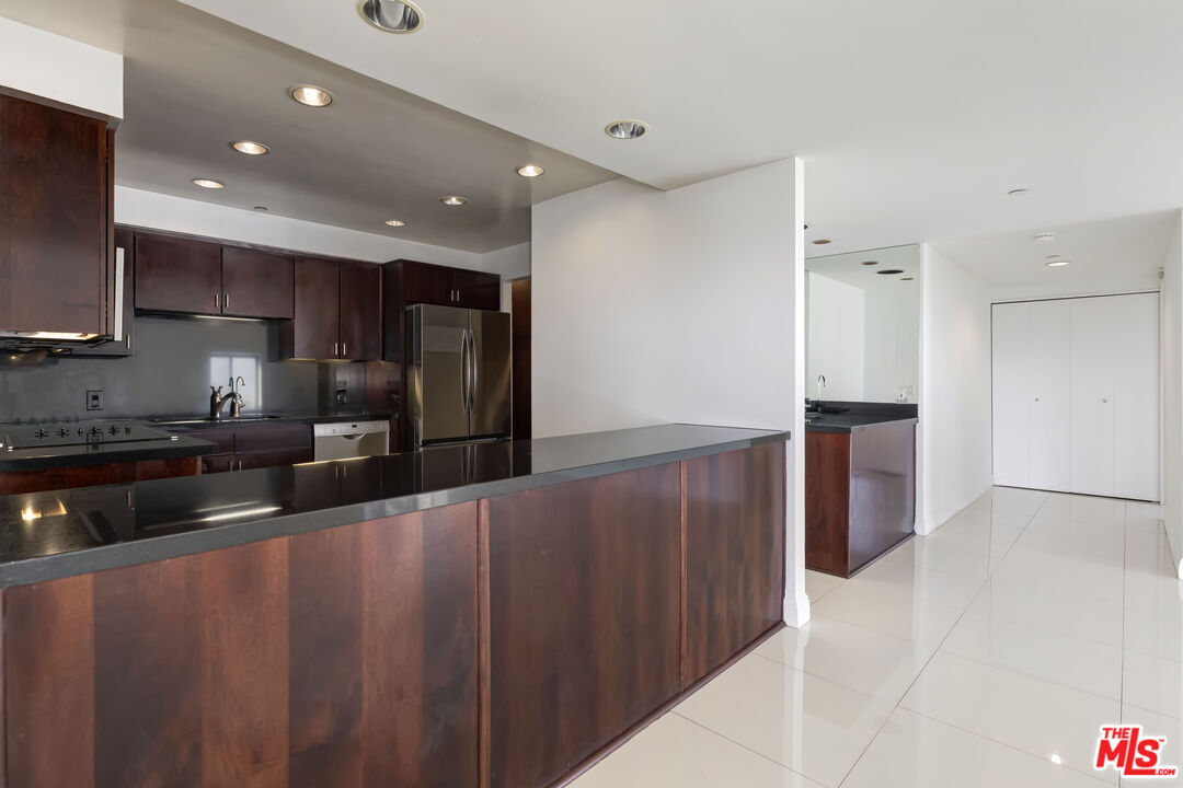 10445 Wilshire Blvd Unit: 905