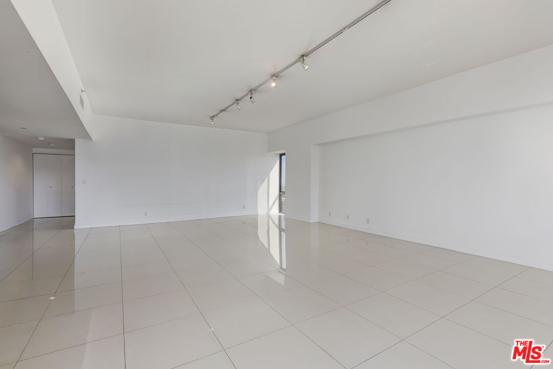 10445 Wilshire Blvd Unit: 905